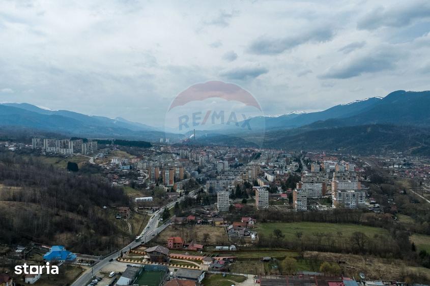 Casă cu 3 camere cu Teren 2497 Mp în Central