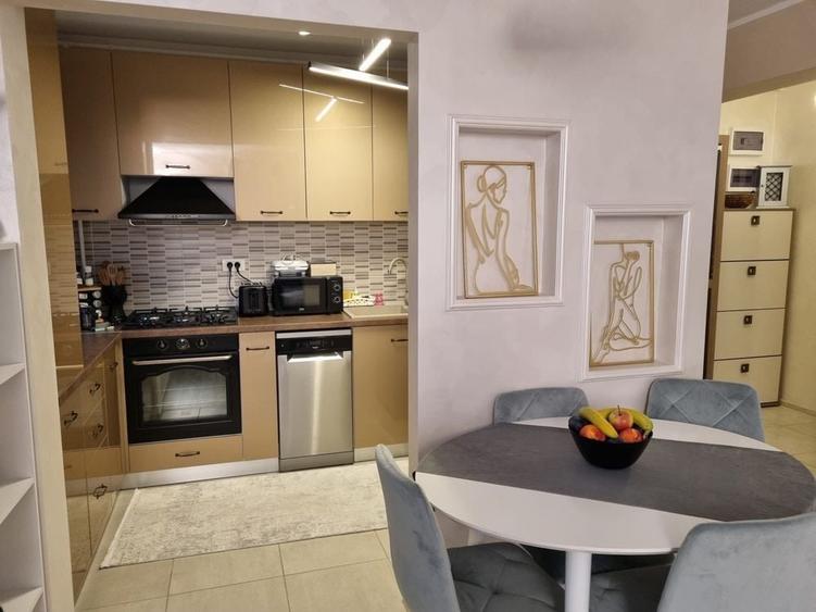 Apartament cu 2 camere decomandat în Tractorul