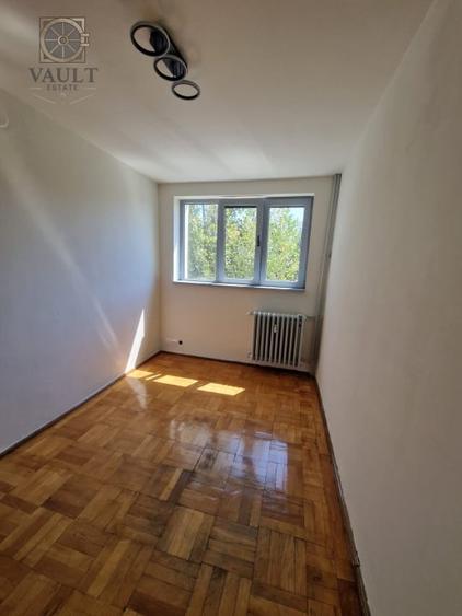 Apartament cu 3 camere semidecomandat în 1 Decembrie 1918