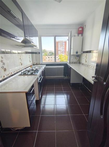 Apartament cu 2 camere semidecomandat în Podu Roș