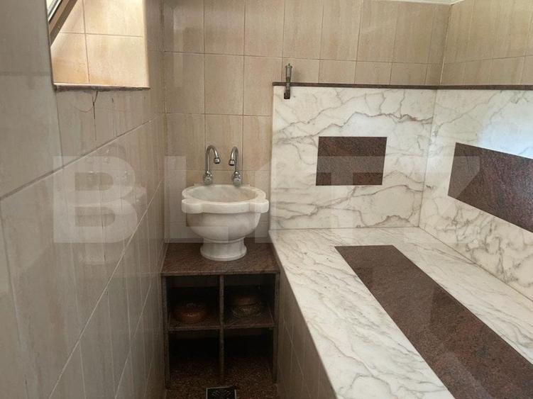 Casă individuală cu 6 camere cu Canalizare în Tătărași