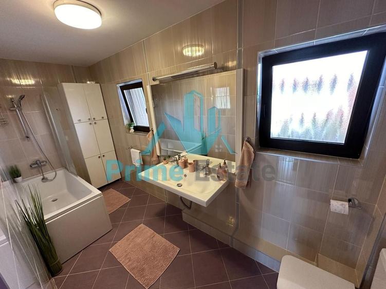Duplex cu 5 camere cu Canalizare în Florești