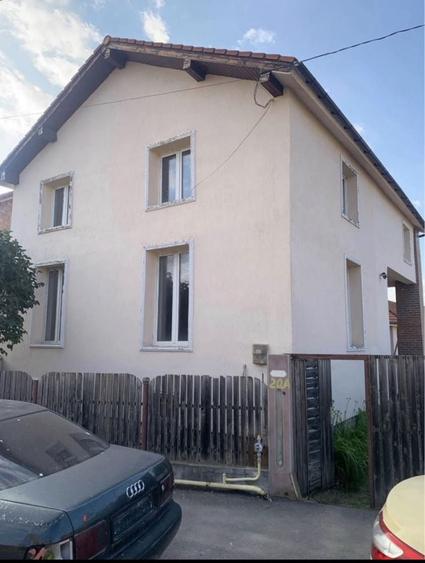 Casă cu 4 camere cu Teren 650 Mp în Cristian