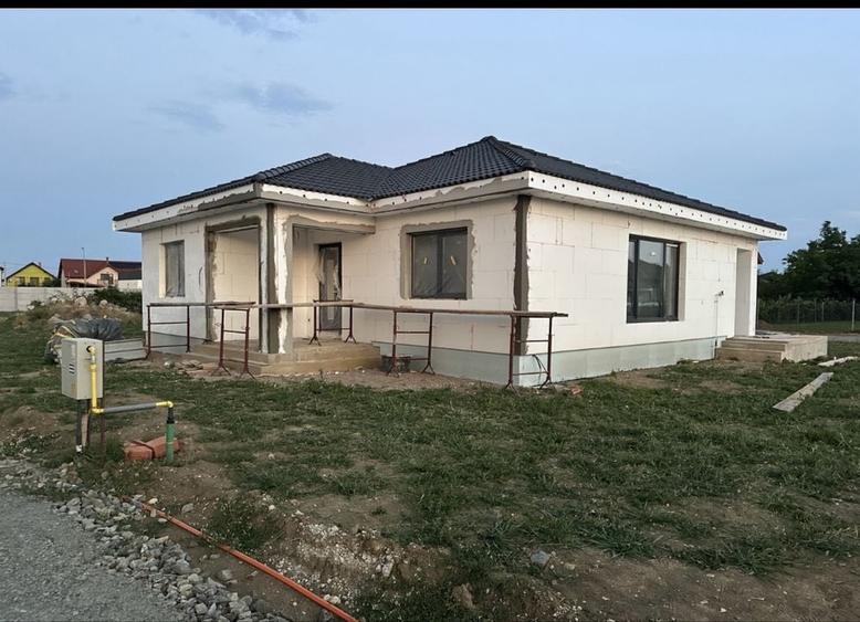Casă cu 3 camere în Exterior Vest