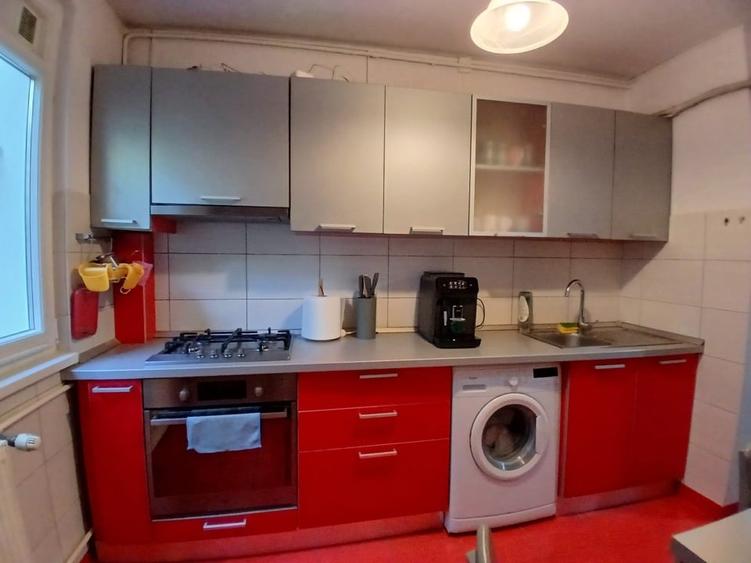 Apartament cu 3 camere decomandat, mobilat în Drumul Taberei
