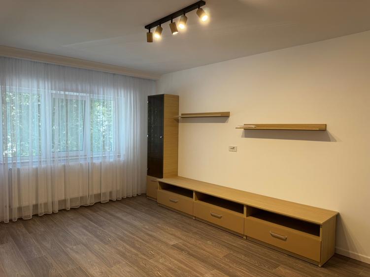 Apartament cu 2 camere decomandat în Buzaului
