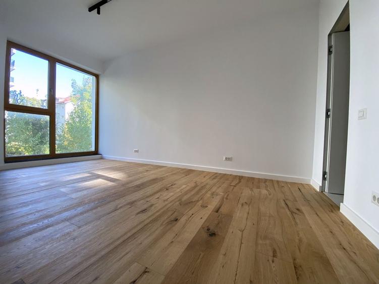 Apartament cu 3 camere semidecomandat în Domenii