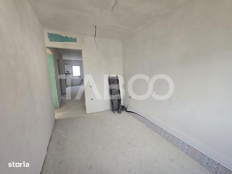 Apartament cu 3 camere decomandat în Valea Aurie