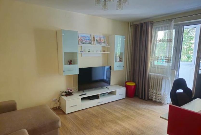 Apartament cu 2 camere decomandat, mobilat în Tei