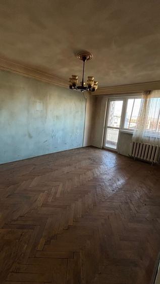 Apartament cu 3 camere decomandat în Cetate