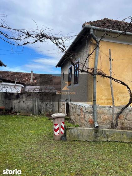 Casă cu 4 camere cu Teren 2328 Mp în Vadu Crișului