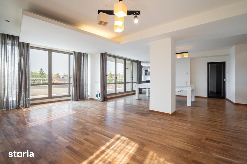 Apartament cu 5 camere decomandat în Central