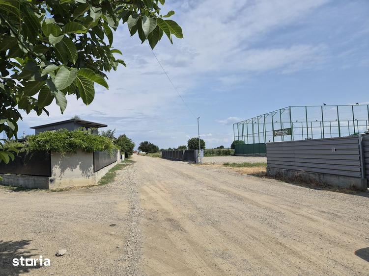 Teren de 3000 mp, în Sud