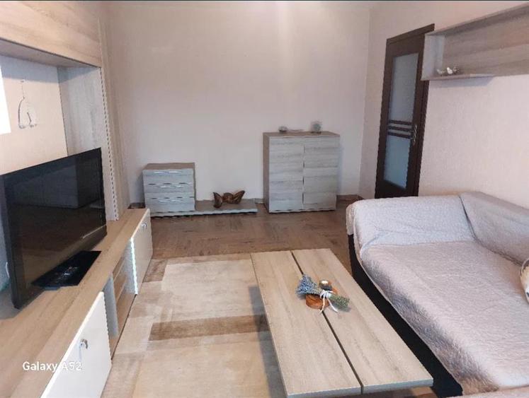 Apartament cu 2 camere semidecomandat, mobilat în Răcădău