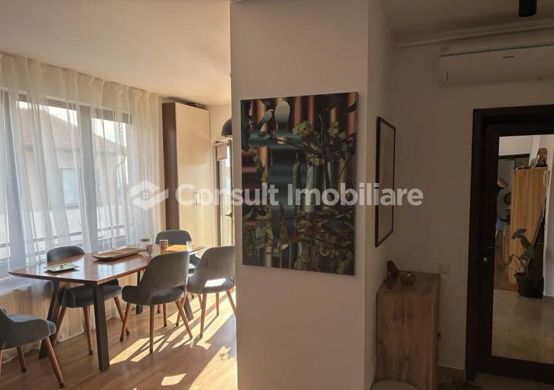 Apartament cu 3 camere semidecomandat, mobilat în Bună Ziua
