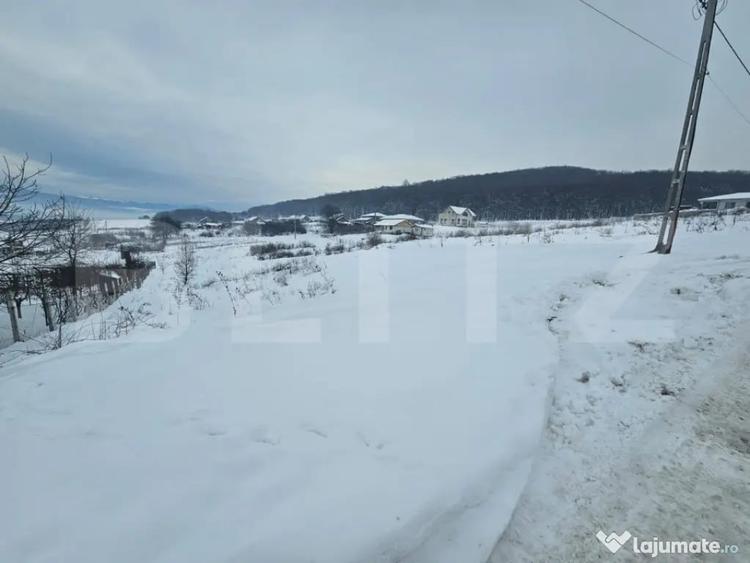 Teren de 990 mp, în Jelna