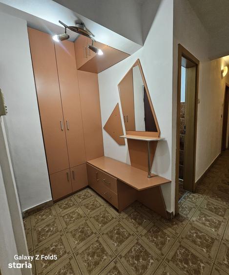 Apartament cu 3 camere decomandat în Nufărul