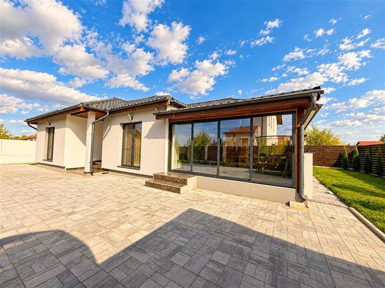 Casă individuală cu 4 camere cu Teren 500 Mp în Tărlungeni