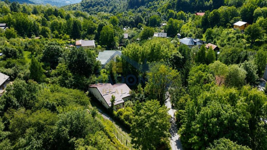 Casă individuală cu 10 camere cu Canalizare în Breaza de Sus