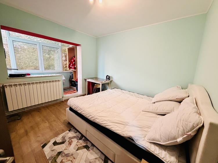 Apartament cu 3 camere decomandat, mobilat în Uverturii