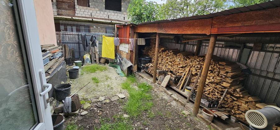 Casă individuală cu 4 camere cu Canalizare în Comănești