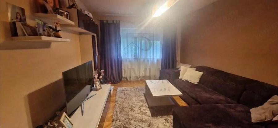 Apartament cu 4 camere decomandat în Aradului