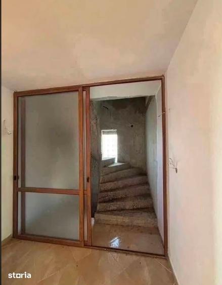 Casă cu 4 camere cu Teren 1100 Mp în Central