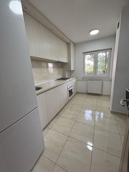 Apartament cu 3 camere decomandat în Între Lacuri