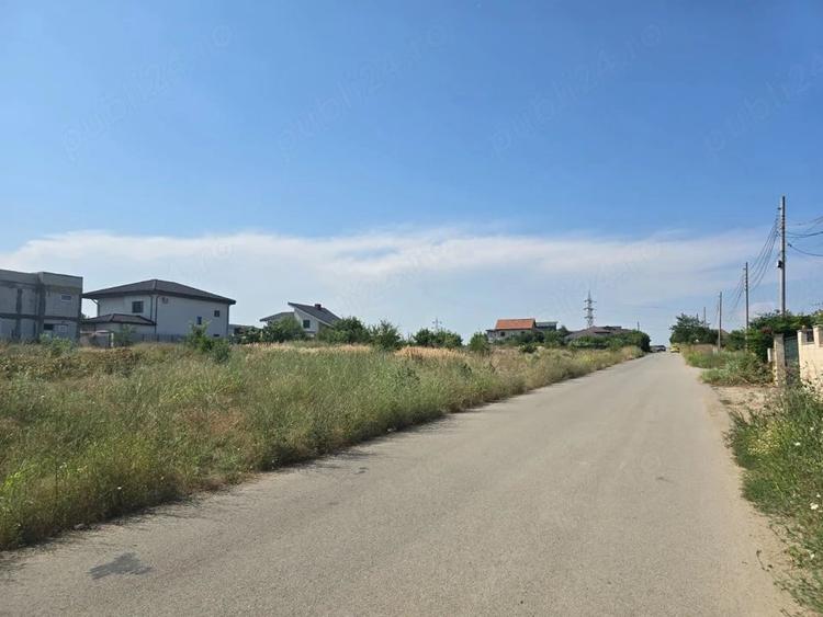 Teren de 770 mp, în Lazu