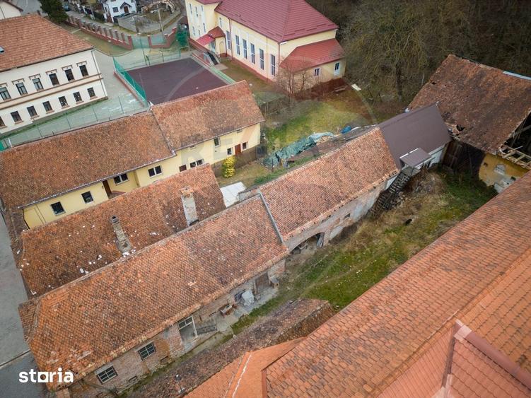Casă cu 8 camere cu Teren 619 Mp în Central