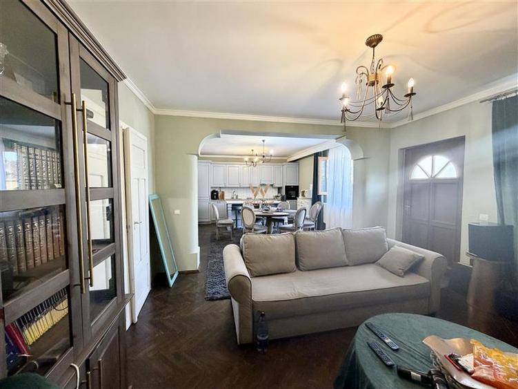 Duplex cu 4 camere cu Teren 200 Mp în Central