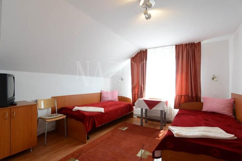 Casă individuală cu 11 camere cu Canalizare în Dâmbul Rotund