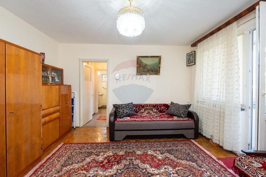 Apartament cu 2 camere semidecomandat, mobilat în Calea București