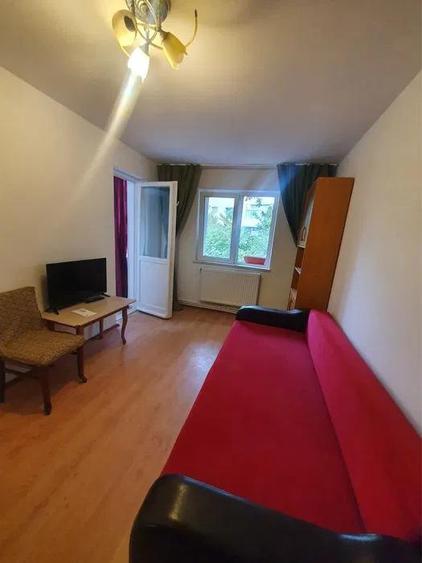 Apartament cu 2 camere semidecomandat, mobilat în Podu Roș