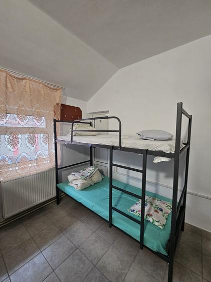 Casă individuală cu 8 camere cu Canalizare în Simeria