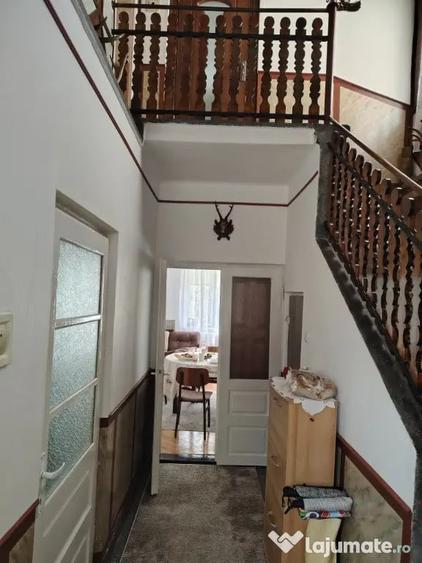 Casă cu 4 camere cu Teren 350 Mp în Central