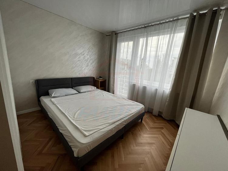 Apartament cu 3 camere semidecomandat, mobilat în Central