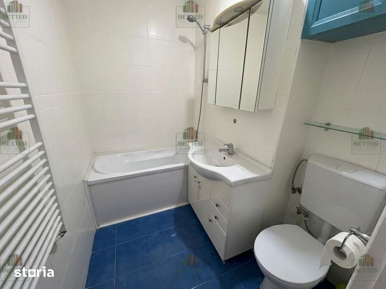 Apartament cu 3 camere semidecomandat în Berceni