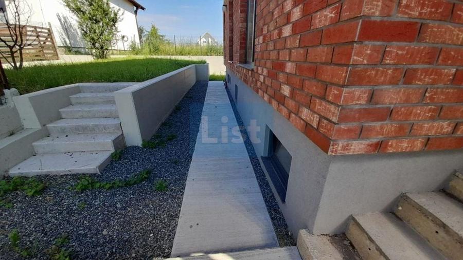 Casă cu 4 camere cu Canalizare în Dezmir