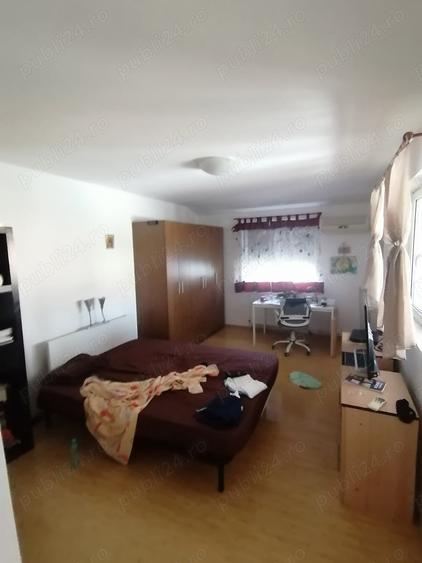 Casă cu 8 camere cu Teren 220 Mp în Berceni