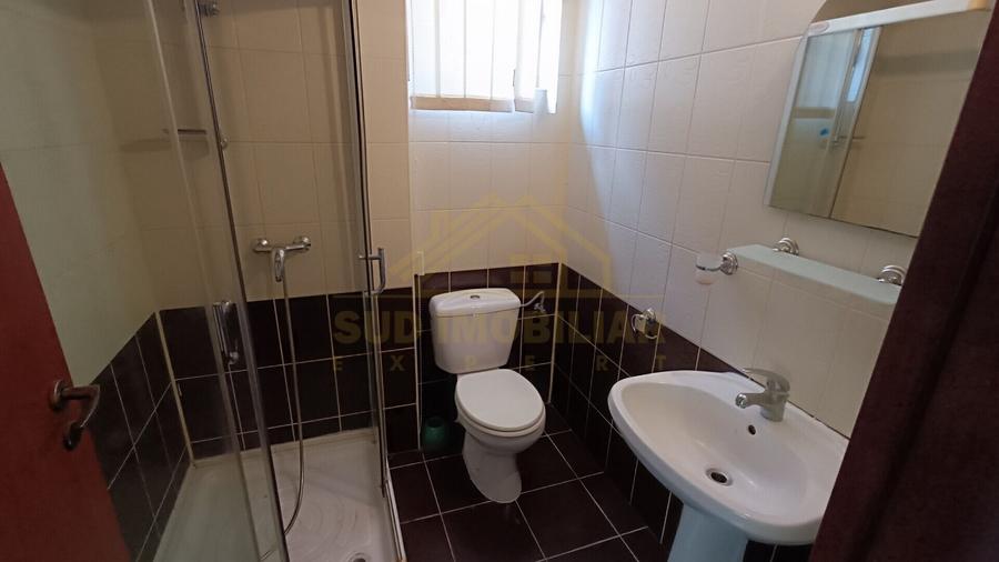 Casă individuală cu 6 camere cu Canalizare în Glina