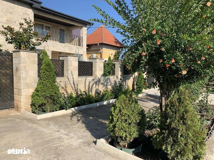 Casă cu 10 camere cu Teren 600 Mp în Eforie