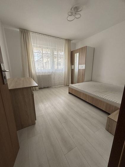 Apartament cu 3 camere decomandat în Între Lacuri