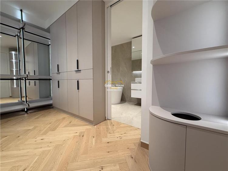 Apartament cu 4 camere decomandat în Central