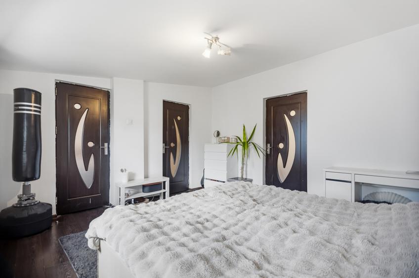 Apartament cu 2 camere decomandat, mobilat în P-ța Alba Iulia