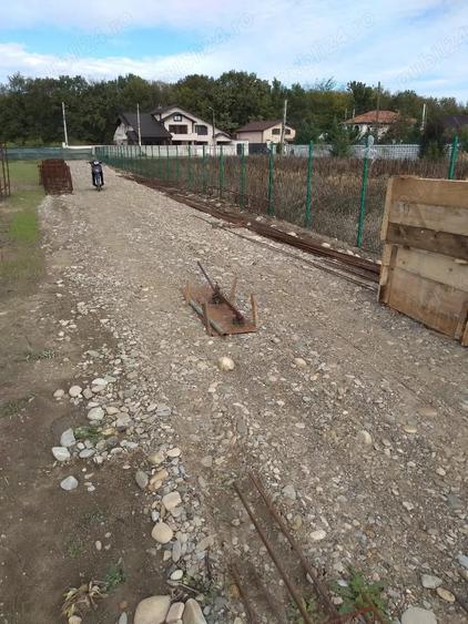 Teren de 6500 mp, în Petrești