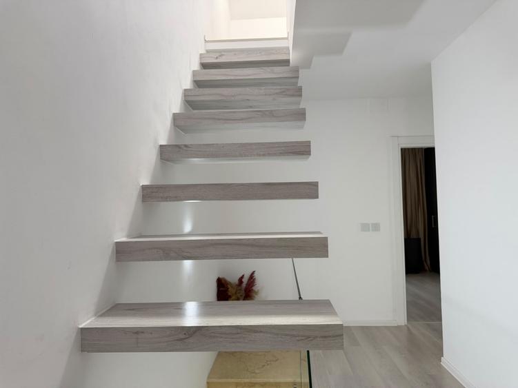 Duplex cu 5 camere cu Canalizare în Otopeni