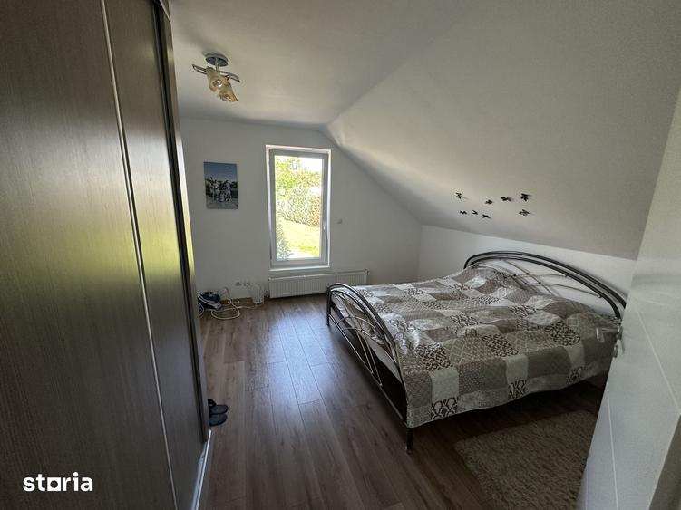 Casă cu 7 camere cu Teren 4000 Mp în Strâmba