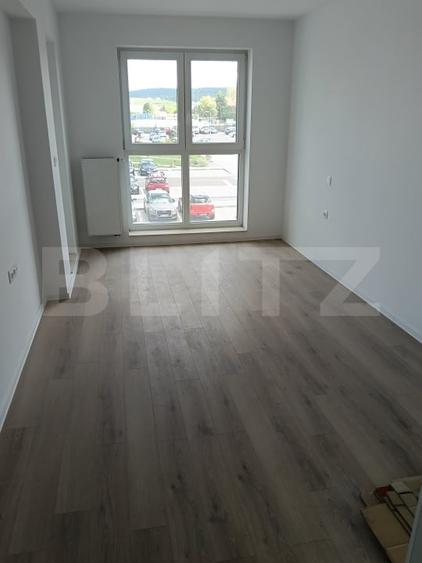 Apartament cu 3 camere decomandat în Libertății