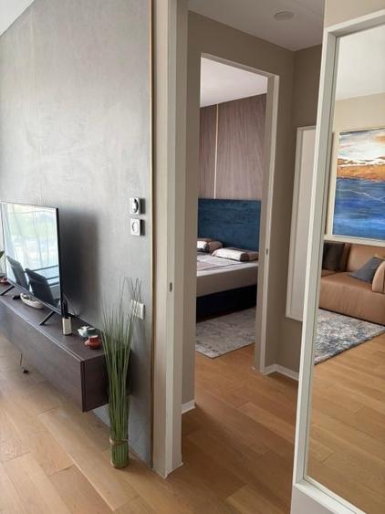 Apartament cu 3 camere semidecomandat, mobilat în Central